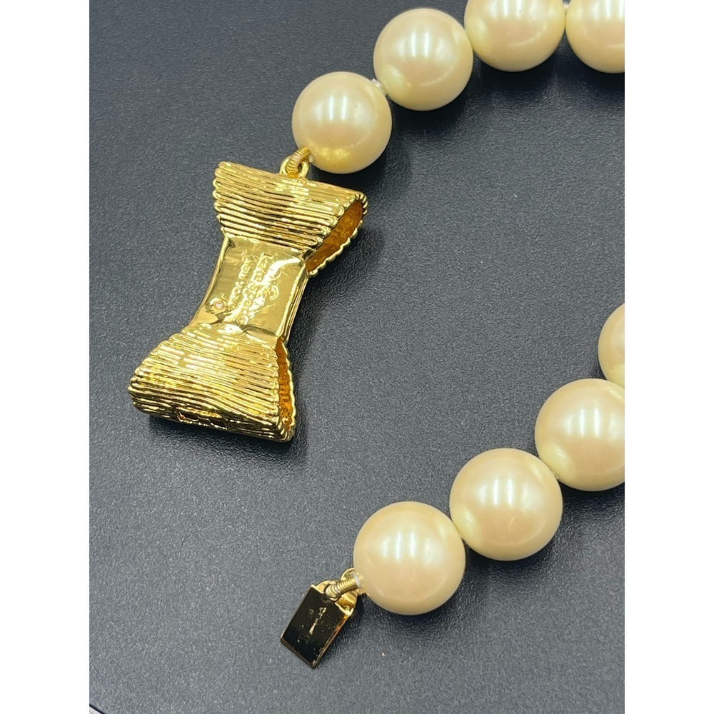 Kate Spade All Wrapped Up Pearl Gold Bow Bracelet - Picture 11 of 13